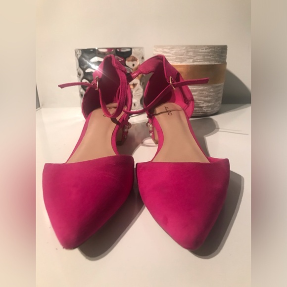 SOLD- The cutest Fuchsia Shoes with pearls - Aldo - Picture 6 of 9